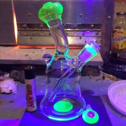 weedporndaily:  Illuminati bent neck with Og Jerry kelly #gdf milli with matching pendant. Has a 10mmF removable 3 hole diffy can also have a 14mm diffy made for it by @mohawkglass
