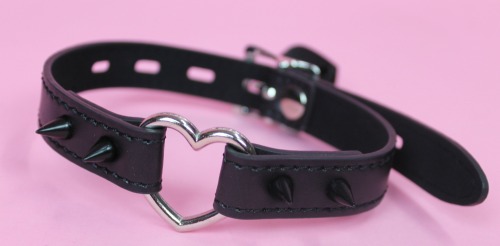 Porn Pics kittensplaypenshop:  Lockable Buckled Heart