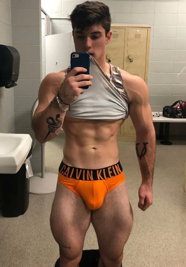 soundblasted-deactivated2021011:wvilldog:thebetterbulge:Packing 🔥 And probably packing a twink or two in his balls.  He&rsquo;s welcome to fill me up and use me as a refill.  😍😋🍆💦💦🍑