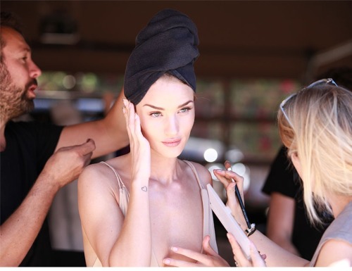 naimabarcelona:  Rosie Huntington-Whiteley | Behind the Scenes | violetgrey 