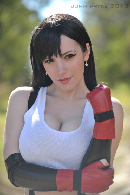 xxgeekpr0nxx:  Tifa Lockhart by Katyuska MoonFox.  More, please?!