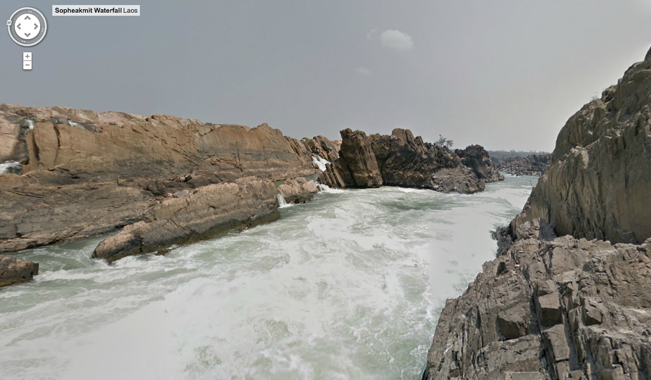 oessa:  Sopheakmit waterfall on the border between Cambodia and Laos 13.951136,105.887349