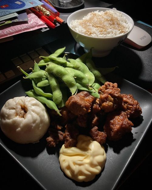 Delicious latenight feast! #rice #edamame #bao #karaage  www.instagram.com/p/CU1pPT6r2Nv/?ut