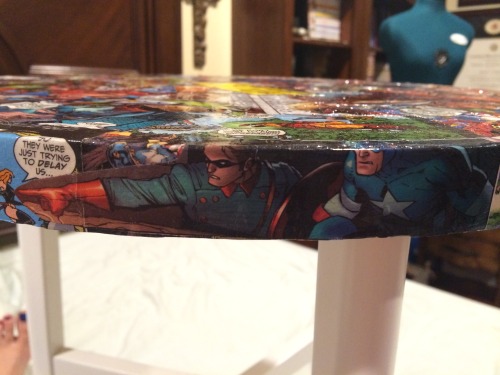 everybodyilovedies:Comic book table: done! \o/ I accidentally bought a double copy of Avengers vol