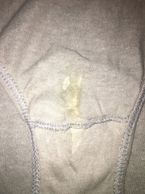 estebanhazit:GFs moms panties!! These were a treat. Went over to do yard work and she left me a pres