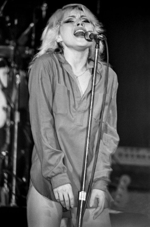 zzzze:Lynn Goldsmith Debbie Harry of Blondie Singing, 1978Photograph: Black and White Type: Archiv