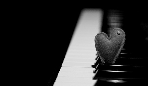 whitenes-s: my heart belongs to you…  by  lthomou