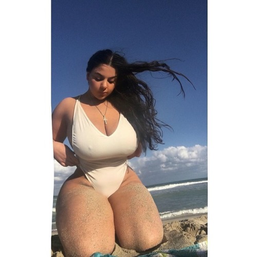 bisexfreakyone: I think i’ll keep the Bikini/Swimsuit theme going for a while. Holy cow&he