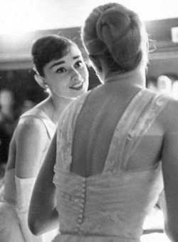 Morbidlymod:  Audrey Hepburn With Grace Kelly Backstage At The Academy Awards Photographed