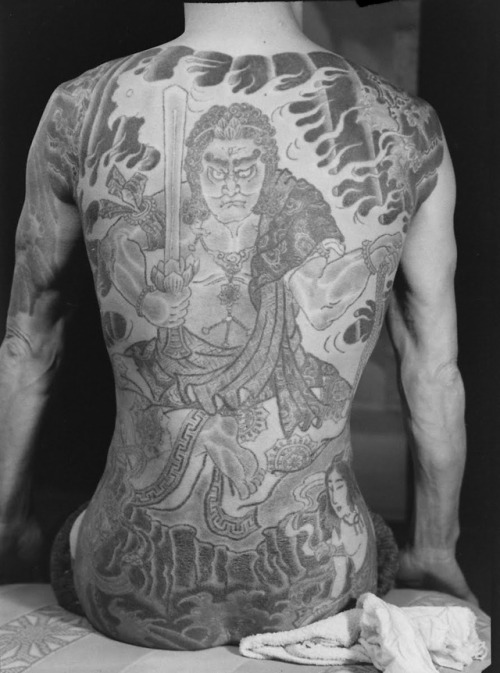 s-h-o-w-a:Japanese gamblers’ tattoos, 1946Ph. Alfred Eisenstaedt