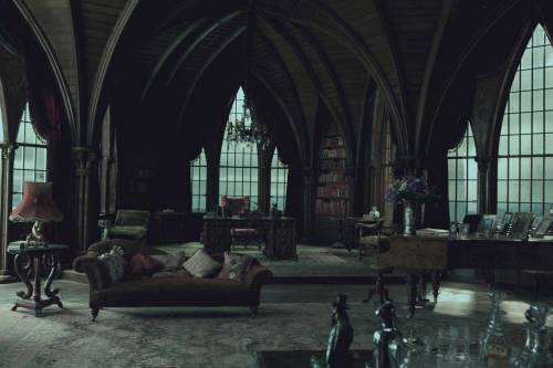 silent-shores:The Collinewood Manor How beautiful was the house in Dark Shadows? While the film was OK, I couldn’t stop watching it because I had fallen in love with the house. When I have my own house, I want to it to look just like that. 