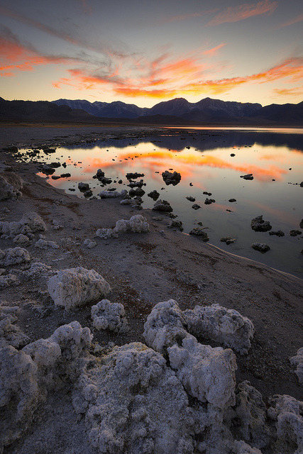 el-mo-fo-to:  chromatic mono | mono lake, california on Flickr. 