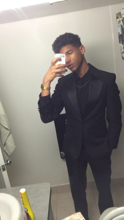 dunkinthesenuts:Is it too late for #BlackOutDay???