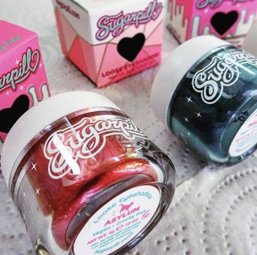 sugarpillcosmetics: Deck your eyes in sparkle! @leanne_petch is ready to shine in her Asylum and Mag