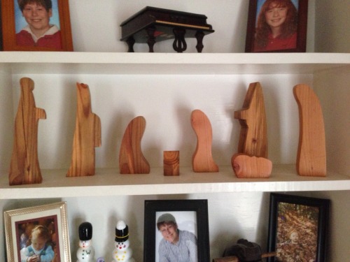 thegestianpoet: thegestianpoet: how do i tell my mom that this “minimalist wooden nativity set