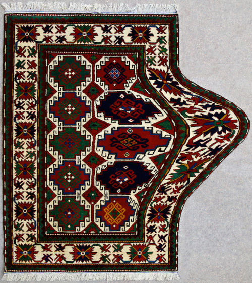 escapekit: Technological rugsBy combining traditional Azerbaijani rugs with modern technology glitch