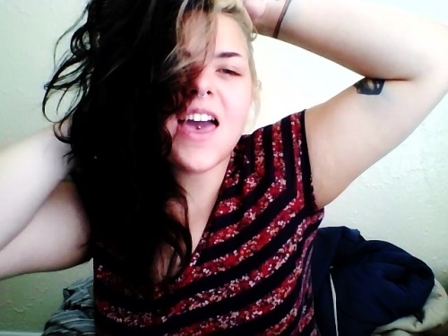 femmevengeance:  someone asked if i ever tried pushing all my hair to the left instead  omg <3