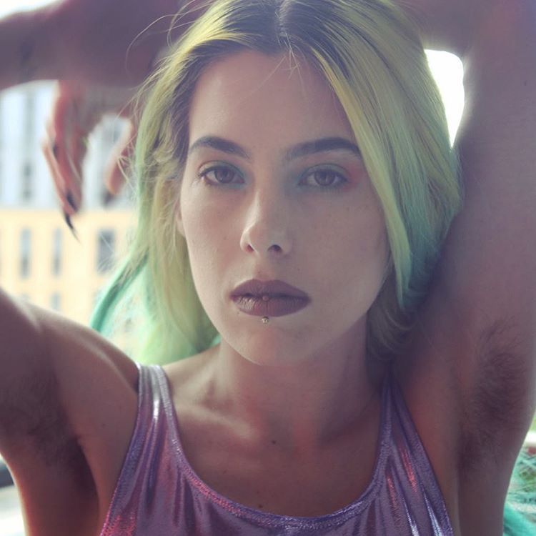hookerproblemz:I miss the warm weather where I could show off my armpit hair all