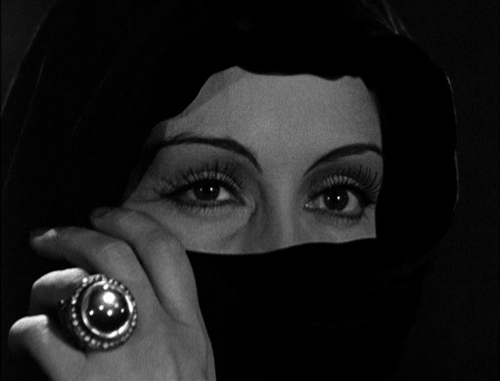 nitratediva:Countess Zeleska lures a new victim in Dracula’s Daughter (1936).