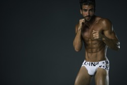 underwearnewsbriefs:  c-in2 Hard Line! 