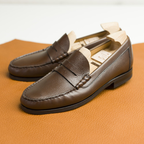 Introducing our blake welted 80113 penny loafers now available in brown grain. https://www.carminash