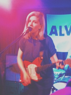 davidbowiescheekbones:  Alvvays tonight ~