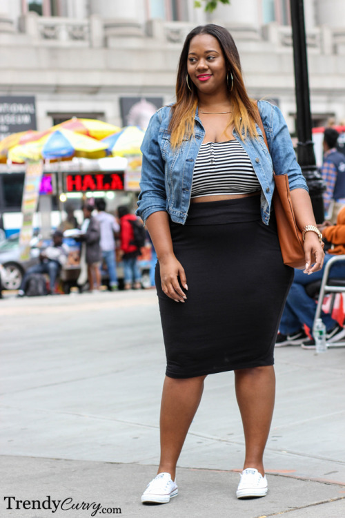 trendycurvy:  New York Street StyleDetails on TrendyCurvy.comPhotographer: Steve Suavemente
