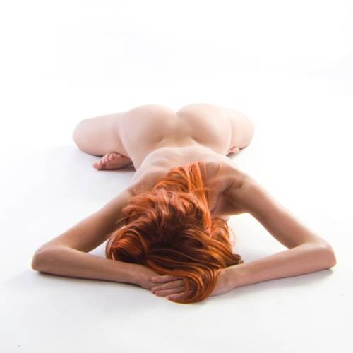 aliceestunerouquine:  RESTEZ A LA MAISON … et si vous vous mettiez au yoga ? … Comme la RouquineSTAY HOME … and if you started yoga ? … like the Redhead …Le thème du moment :“ RESTEZ A LA MAISON, ET PRENEZ SOIN DE VOUS  !” .Today’s subject