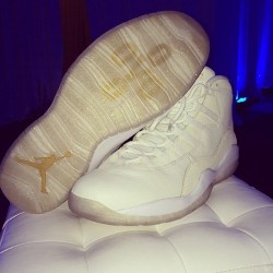 rebelsmindstate:   &ldquo;STILL HAD TO SCRUB J’S WITH A TOOTH BRUSH&rdquo;. DRAKE X JORDAN: WHILE ON TOUR IN NIKE’S HOMETOWN OF PORTLAND, OREGON DRAKE ANNOUNCED HIS NEW PARTNERSHIP WITH THE BRAND JORDAN. (CHECK OUT FOOTAGE &amp; PICS ABOVE!).. LATEST: