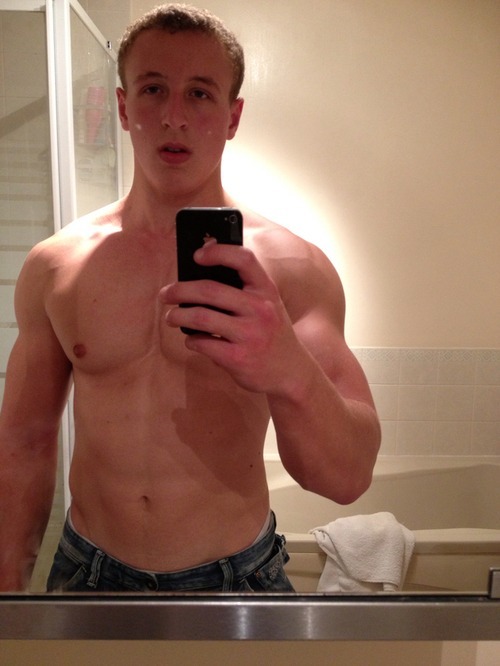 bradinmpls:  Shirtless selfies. Don’t mind them at all!looking for a FWB, daddy,