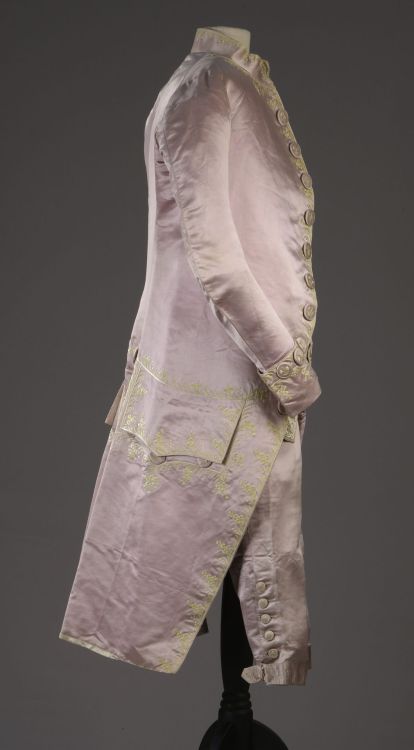 Suit ca. 1780From Daguerre