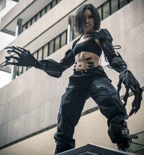 comavex: Here is my cosplay of Glory from Shadowrun: Dragonfall! Man, this cosplay was so fun to make. First time building armor like this and I’m so pleased with how it turned out! These beautiful pictures were taken by my boyfriend at Otakon 2015;