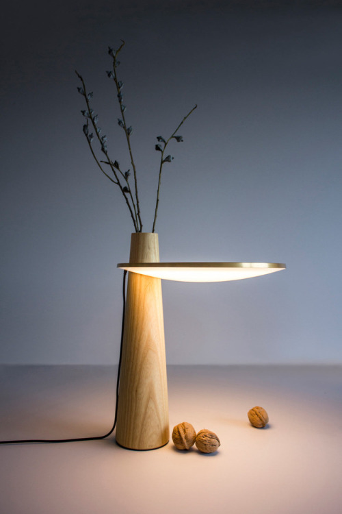 The Subtle Happiness Table Lamp by Pushe Design Studiowww.pushedesign.cn/home