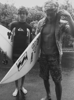 frictionxx:  socal-so-good:  thewave-s:  ccoastalwaves:  surf-l-i-f-e:  Kolohe  Kolohe? Ummm that’s Soli Bailey  funny because its noah schweizer  awkward moment when it’s actually Soli Bailey  Follow for similar posts☯ 