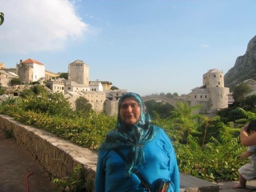 haseki-sultan:5 months ago on a road trip to Georgia a Turkish couple gave Ayşe teyze, a Turkish wom