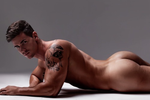 An Eye on Male Beauty