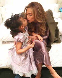 beyhive4ever:  Bey &amp; Blue