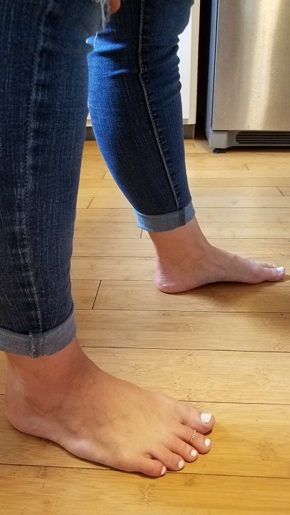 Pretty Feet Great Ass And Camel Toe Bent Over Feet Hot Sex Picture 