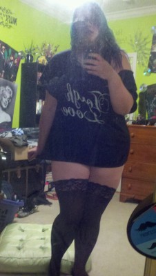 whatimthinkingaboutyouisnotokay:  Fancy-ass thigh highs c: