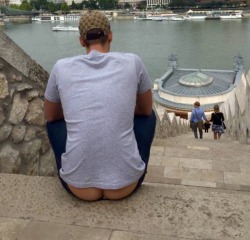 payetaraie:  Budapest plumber’s crack