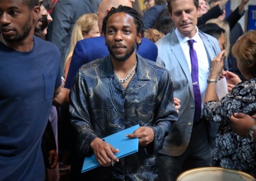 eyeblogaboutnothin: Kendrick Lamar accepted his Pulitzer Prize for his album ‘DAMN.’ tod