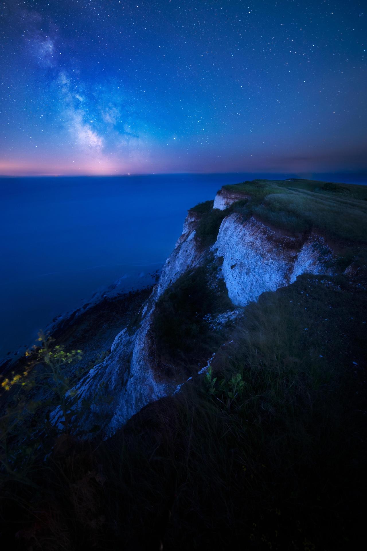 Twilight Milky Way at Beachy Head, East Sussex, UK [3648x5472] [OC] 📷: clwonghk #Nature#mothernature#beach#sunset#landscape#sunrise#animal#animals#naturephotography