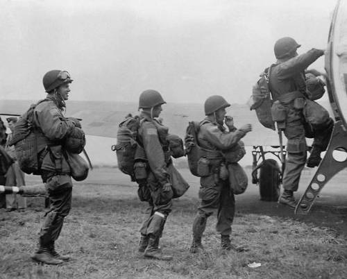 waffenss1972: Loading paratroopers on a C-47 Skytrain before the start of Operation Market Garden