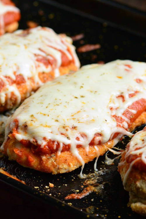 foodffs:  Chicken ParmesanFollow for recipesIs this how you roll?