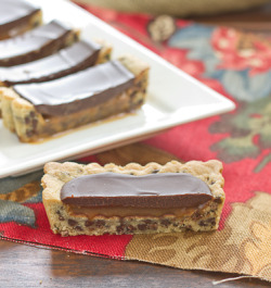 gastrogirl:  chocolate chip cookie tart with