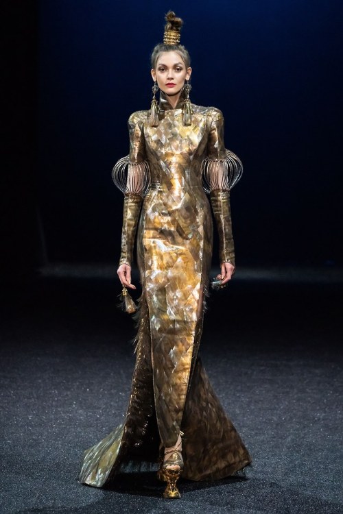 fashionweekhighlights:Guo Pei SS19 HC Look 30Photographer: Filippo FiorOne of Aule’s maiar