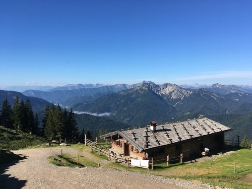 Jedesmal, wenn ich an dieser Hütte vorbei gehe würde ich am liebsten den ganzen Sommer bleiben. Ever