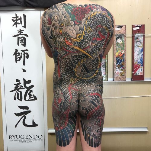 昇龍 Rising Dragon  #背中額彫り #fullbackpiece #龍 #dragon #昇龍 #彫り物 #彫物 #宮彫り #寺社彫刻 #神社 #shrine #carving #car