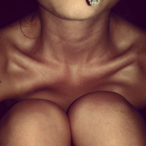 Collarbone Fetish adult photos