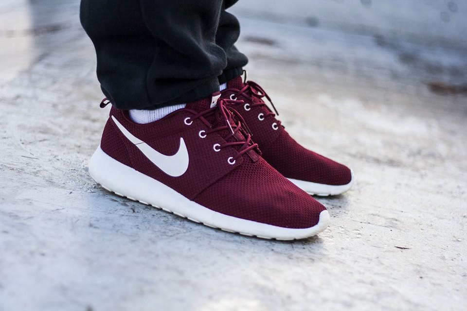 roshe run red sail